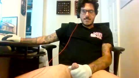 Snapshot of hoyosjay68 chatting on 12, 11, 2025 Jay.....jayhoe878 SC online show from 12, 11, 2025