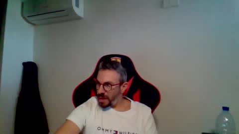 Snapshot of huge__cumshot chatting on 20, 10, 2025 huge__cumshot online show from 20, 10, 2025