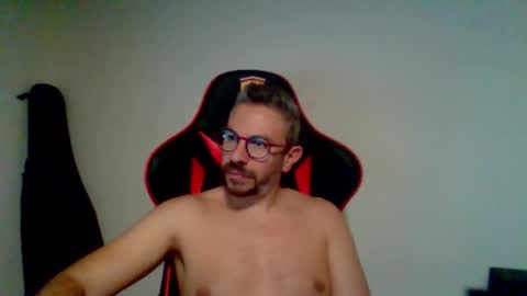 Snapshot of huge__cumshot chatting on 5, 11, 2025 huge__cumshot online show from 5, 11, 2025