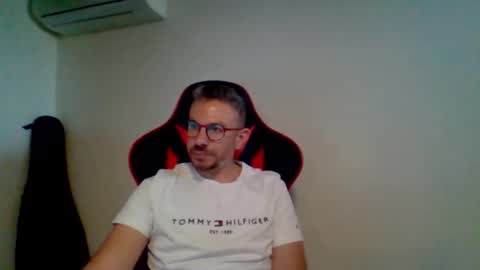 Snapshot of huge__cumshot chatting on 12, 11, 2025 huge__cumshot online show from 12, 11, 2025