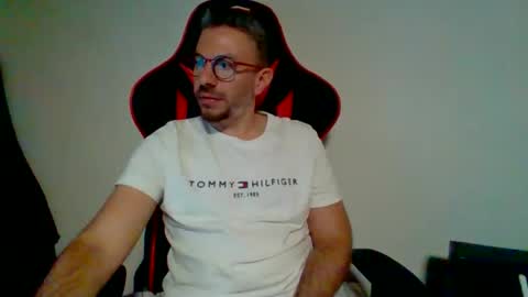 Snapshot of huge__cumshot chatting on 16, 12, 2025 huge__cumshot online show from 16, 12, 2025