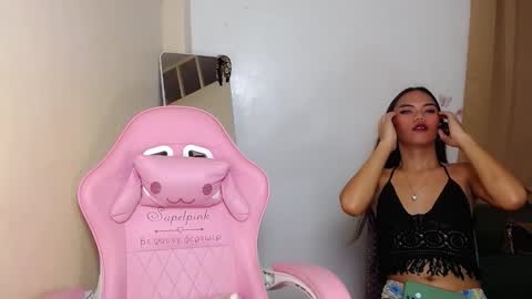 Snapshot of hugeasiancockandrea chatting on 1, 12, 2024 drea online show from 1, 12, 2024