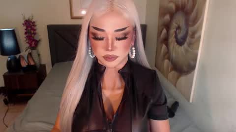 Snapshot of hugecockchristine chatting on 5, 1, 2025 Christine online show from 5, 1, 2025