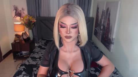 Snapshot of hugecockchristine chatting on 12, 1, 2025 Christine online show from 12, 1, 2025