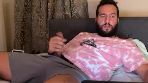 Snapshot of hugedicktop chatting on 15, 11, 2025 Big Dick Top online show from 15, 11, 2025