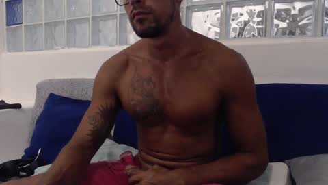 Snapshot of hugoanzola chatting on 27, 2, 2025 Colombian Milkman online show from 27, 2, 2025