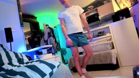 Snapshot of hugolandcam chatting on 3, 1, 2025 Hugo online show from 3, 1, 2025