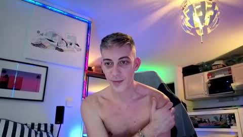 Snapshot of hugolandcam chatting on 4, 1, 2025 Hugo online show from 4, 1, 2025