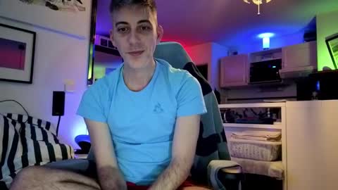 Snapshot of hugolandcam chatting on 4, 1, 2025 Hugo online show from 4, 1, 2025