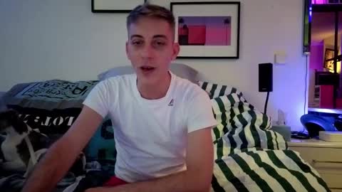 Snapshot of hugolandcam chatting on 9, 1, 2025 Hugo online show from 9, 1, 2025