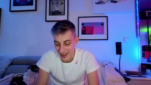 Snapshot of hugolandcam chatting on 12, 1, 2025 Hugo online show from 12, 1, 2025