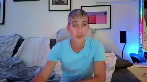 Snapshot of hugolandcam chatting on 8, 9, 2025 Hugo online show from 8, 9, 2025