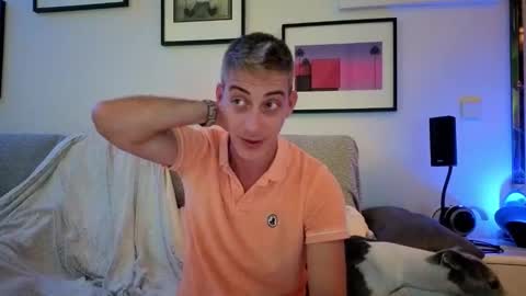 Snapshot of hugolandcam chatting on 8, 10, 2025 Hugo online show from 8, 10, 2025