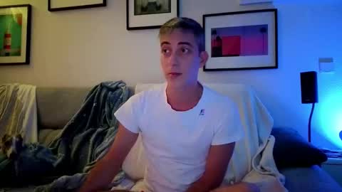 Snapshot of hugolandcam chatting on 18, 10, 2025 Hugo online show from 18, 10, 2025