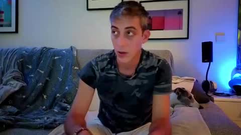 Snapshot of hugolandcam chatting on 29, 10, 2025 Hugo online show from 29, 10, 2025