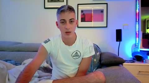 Snapshot of hugolandcam chatting on 3, 11, 2025 Hugo online show from 3, 11, 2025