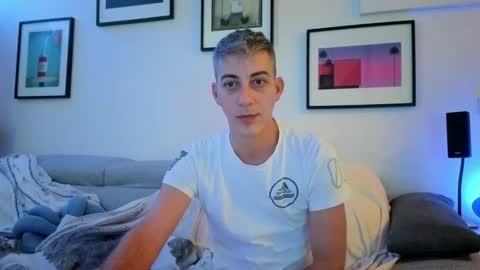 Snapshot of hugolandcam chatting on 16, 11, 2025 Hugo online show from 16, 11, 2025