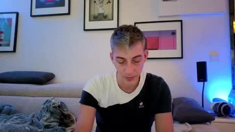 Snapshot of hugolandcam chatting on 21, 11, 2025 Hugo online show from 21, 11, 2025