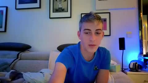 Snapshot of hugolandcam chatting on 30, 11, 2025 Hugo online show from 30, 11, 2025