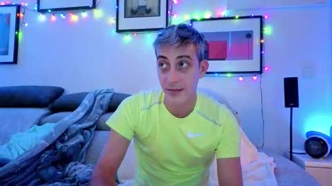 Snapshot of hugolandcam chatting on 14, 12, 2025 Hugo online show from 14, 12, 2025