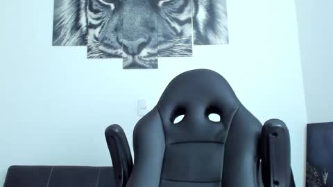 Snapshot of humber_eli chatting on 8, 10, 2025 Eli online show from 8, 10, 2025