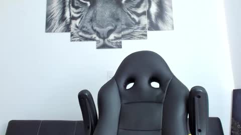 Snapshot of humber_eli chatting on 30, 10, 2025 Eli online show from 30, 10, 2025