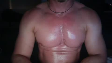 Snapshot of hungbritdaddy chatting on 22, 6, 2026 MuscleHungBrit online show from 22, 6, 2026