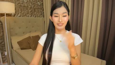 hunkhomerontop online show from 8, 11, 2025