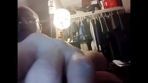 Snapshot of hyjloddzzkpw chatting on 10, 9, 2025 Teejay1971 online show from 10, 9, 2025