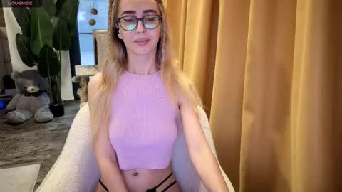 Emma Ava online show from 30, 11, 2025
