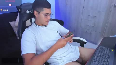 Dylan  independent model  online show from 10, 2, 2025