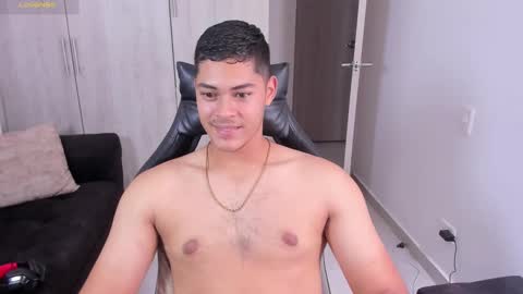 Dylan  independent model  online show from 22, 9, 2025