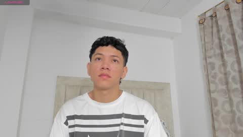 Snapshot of iamjulian_ chatting on 29, 12, 2024 Juliiiiian online show from 29, 12, 2024