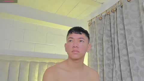 Snapshot of iamjulian_ chatting on 28, 1, 2025 Juliiiiian online show from 28, 1, 2025