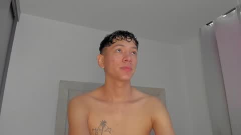 Snapshot of iamjulian_ chatting on 18, 4, 2026 Juliiiiian online show from 18, 4, 2026