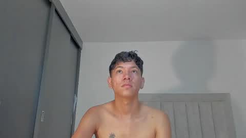 Snapshot of iamjulian_ chatting on 7, 5, 2026 Juliiiiian online show from 7, 5, 2026