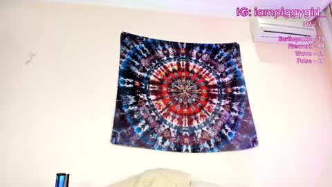 Snapshot of iampiggygirl chatting on 7, 11, 2025 Dilya online show from 7, 11, 2025