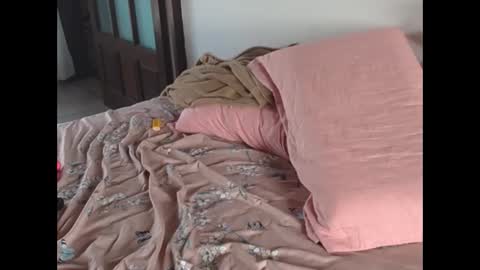 Snapshot of iamskylaa chatting on 17, 12, 2025 iamskylaa online show from 17, 12, 2025