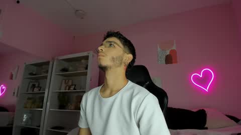 IAN CASTILLO online show from 4, 3, 2025