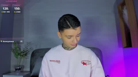 Snapshot of ian_castillo_ chatting on 19, 6, 2026 IAN CASTILLO online show from 19, 6, 2026