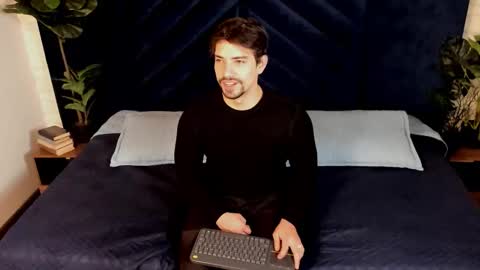 Snapshot of ian_davis chatting on 14, 10, 2025 Ian Davis online show from 14, 10, 2025