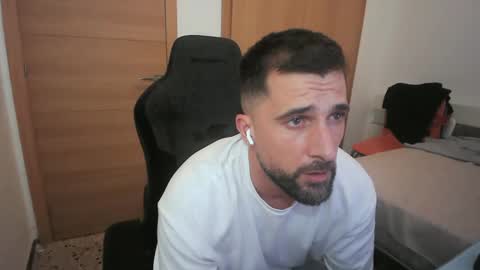 Snapshot of iberian_macho chatting on 11, 10, 2025 iberian_macho online show from 11, 10, 2025