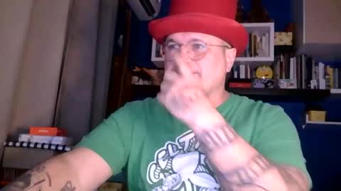 Snapshot of icanrealiseyourdreams chatting on 18, 9, 2025 Experiment online show from 18, 9, 2025