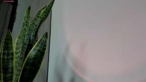 Snapshot of ice_princess__ chatting on 12, 10, 2025 Crystall online show from 12, 10, 2025