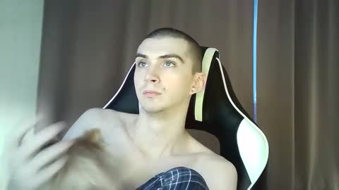 Snapshot of ice_raf chatting on 4, 2, 2025 MAX online show from 4, 2, 2025