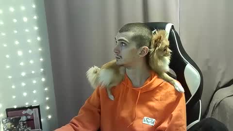 Snapshot of ice_raf chatting on 11, 2, 2025 MAX online show from 11, 2, 2025