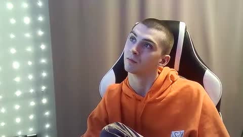 Snapshot of ice_raf chatting on 12, 2, 2025 MAX online show from 12, 2, 2025