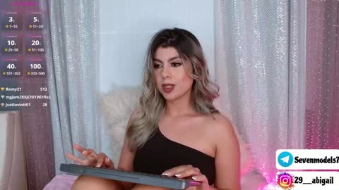 ice_y_abigail online show from 11, 1, 2025