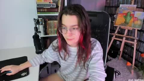 Snapshot of icefroq chatting on 7, 3, 2025 Julia online show from 7, 3, 2025