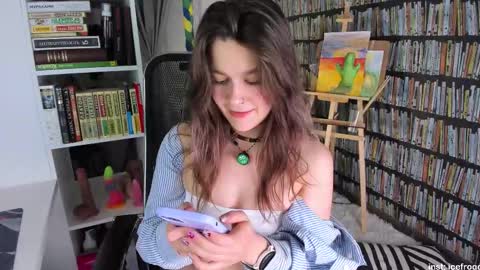 Snapshot of icefroq chatting on 10, 9, 2025 Julia online show from 10, 9, 2025